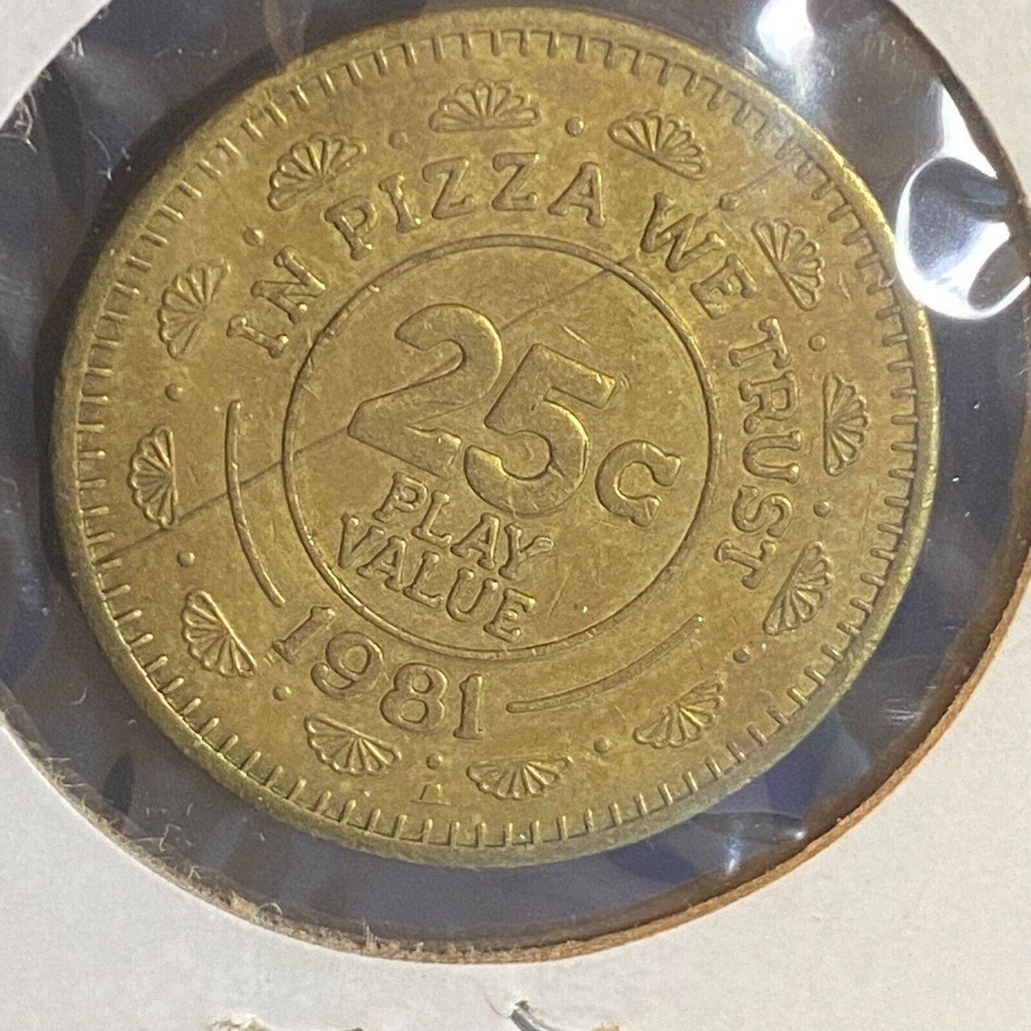 Chuck E. Cheese Pizzatime (One Word) Theatre 1981 25c Brass Arcade Token 25mm
