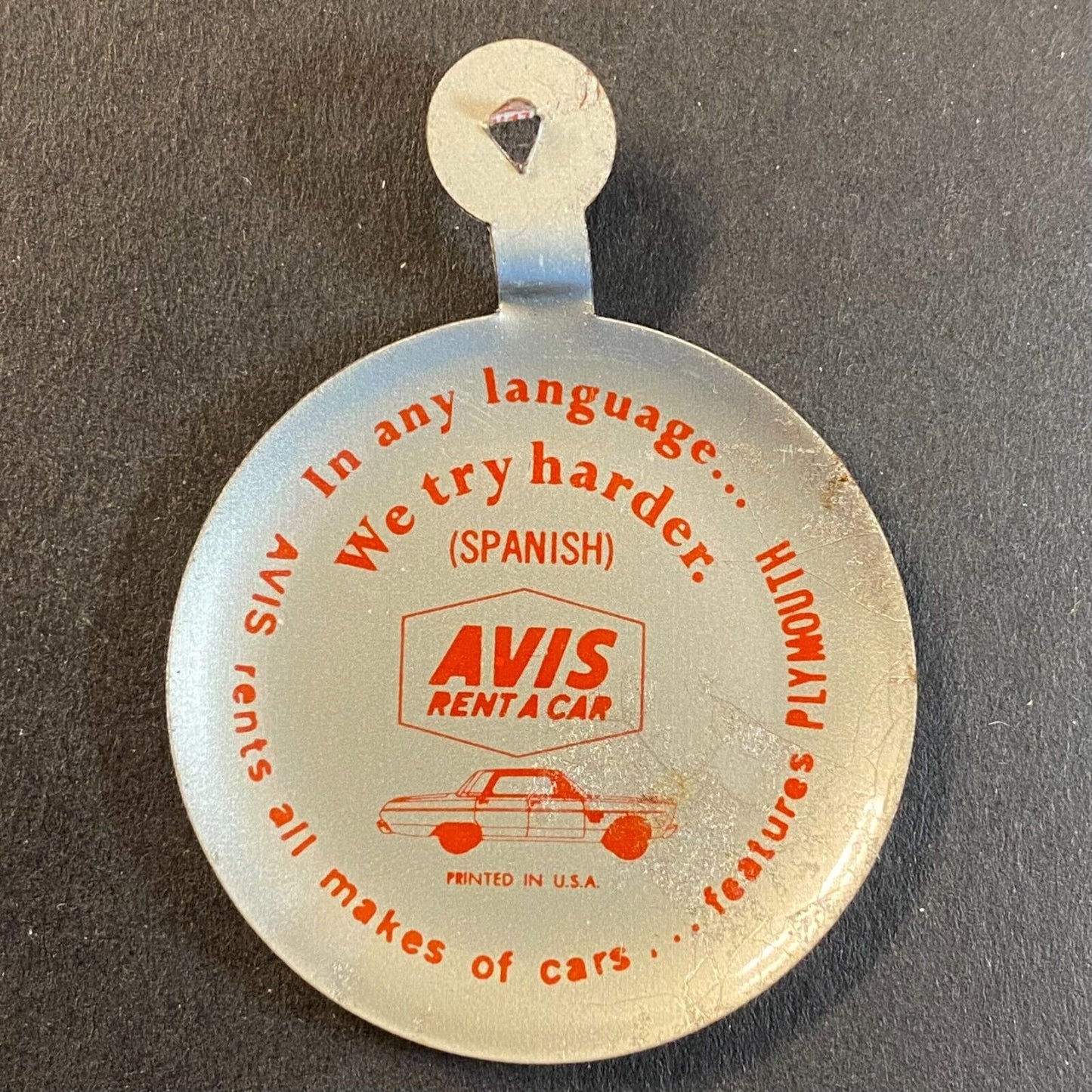 Avis Rent A Car "Nosotros nos esforxamous mas" Lapel Pin c1964 Plymouth