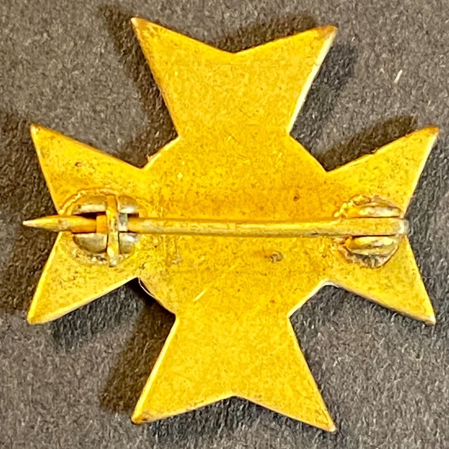 Dames of Malta Maltese Cross Enamel Lapel Pin 17mm