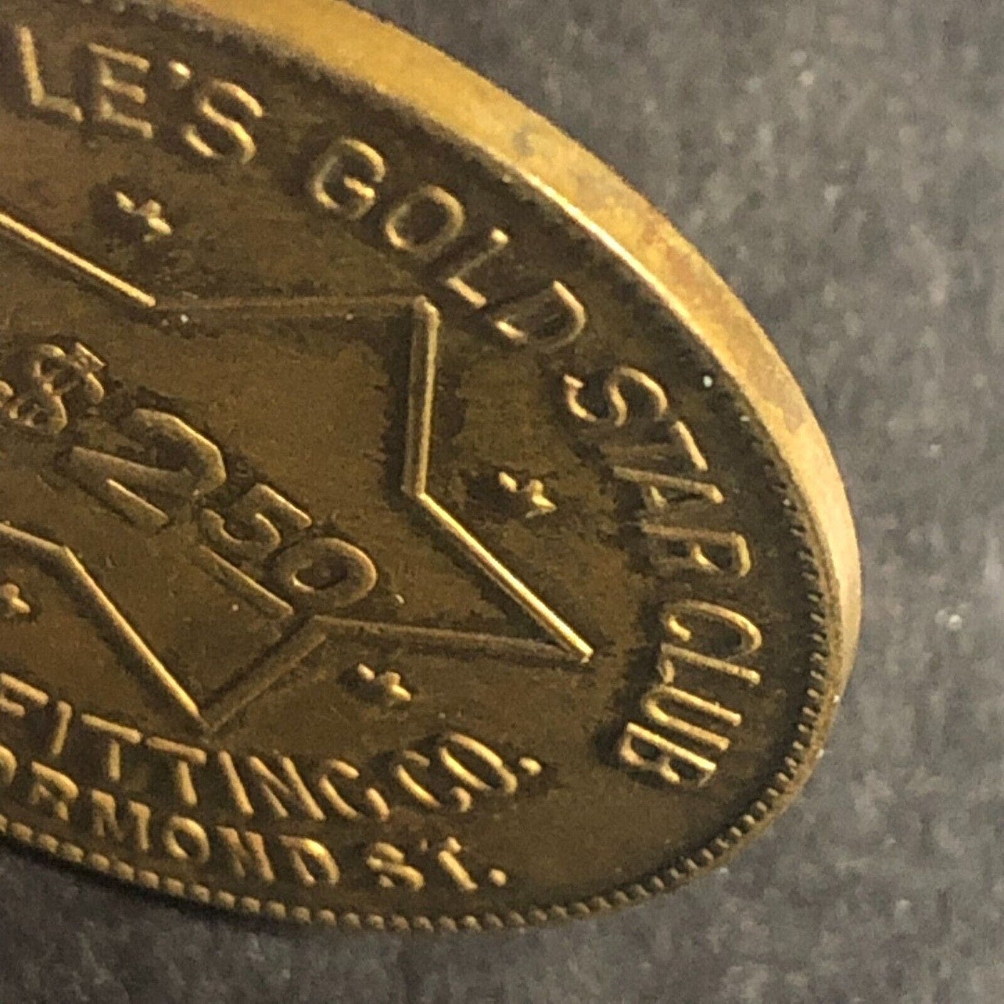 Dearborn, MI People's Outfitting Co. $2.50 Brass Token Gold Star 32mm