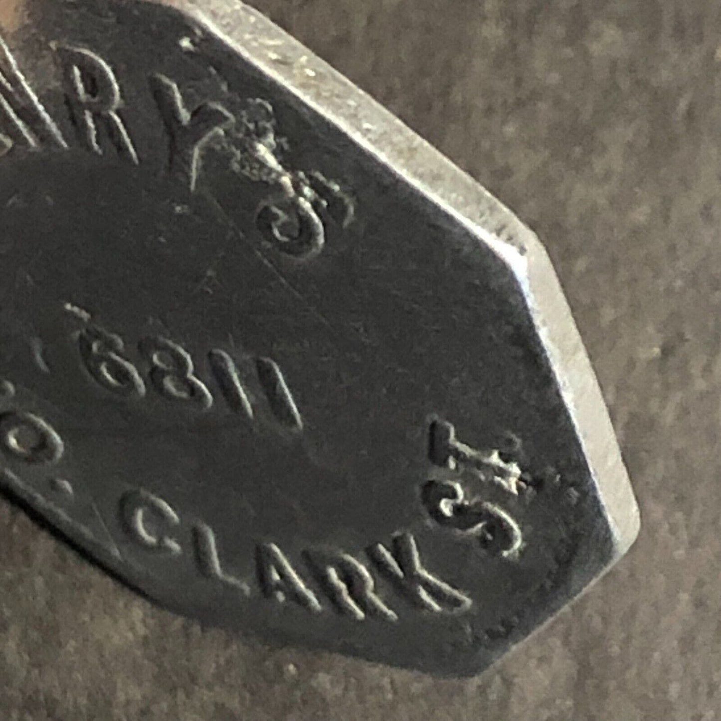 Henry's 6811 No. Clark St (Chicago, IL) Alum. G/F 25c Trade Token Hexagon - 23mm