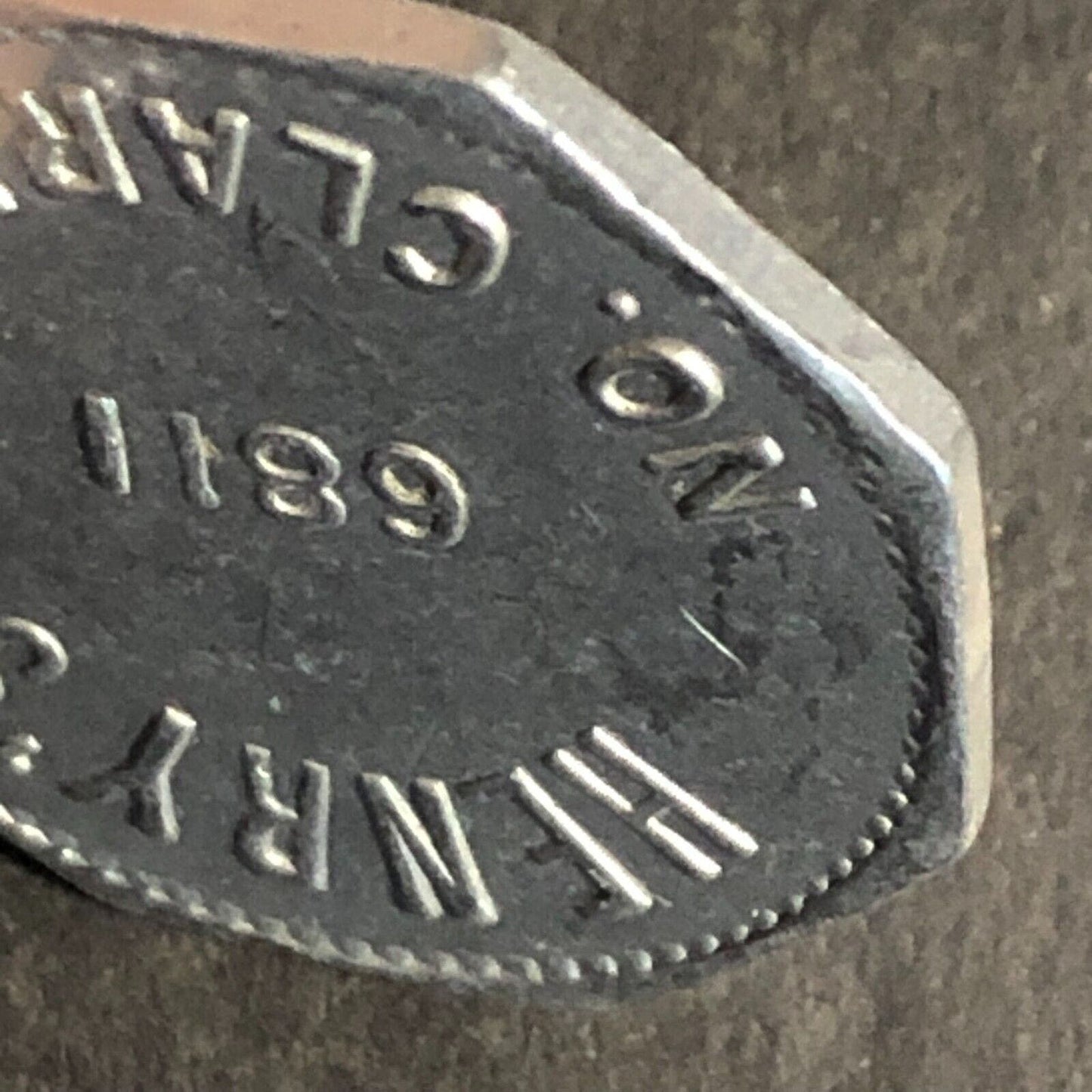 Henry's 6811 No. Clark St (Chicago, IL) Alum. G/F 5c Trade Token Hexagon - 23mm
