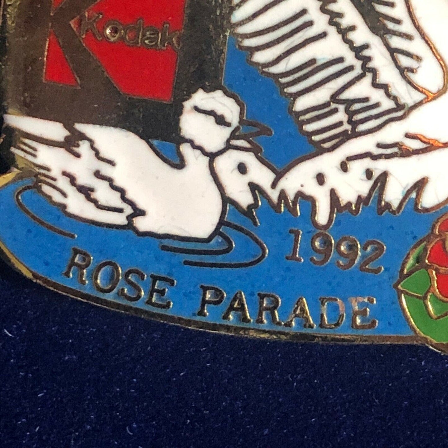 Scarce 1992 Kodak Lapel Hat Pin - "Rose Parade" w/ White Swans