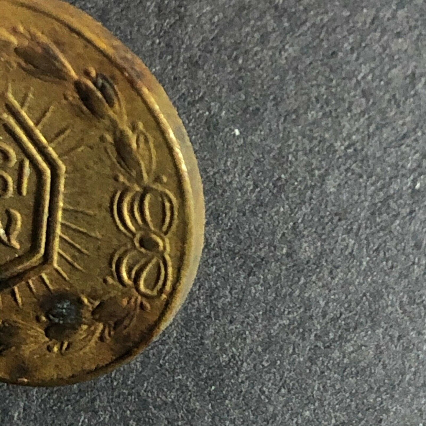 17.64mm Brass "2.50" Radiant Wreath Gaming Counter / Token - Fauver Collection