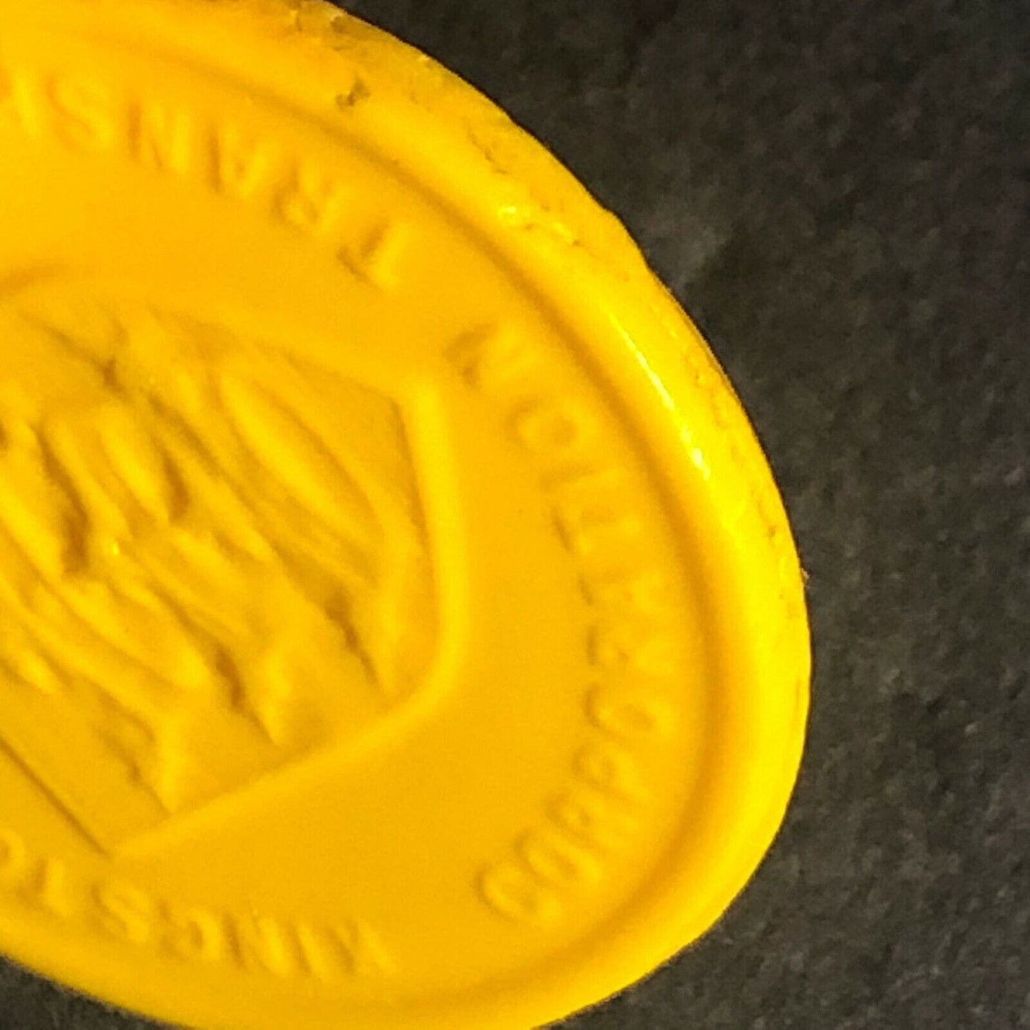 Kingston-Upon-Hull England Plastic Transport Token Yellow 11/2D 25mm c50's-60's