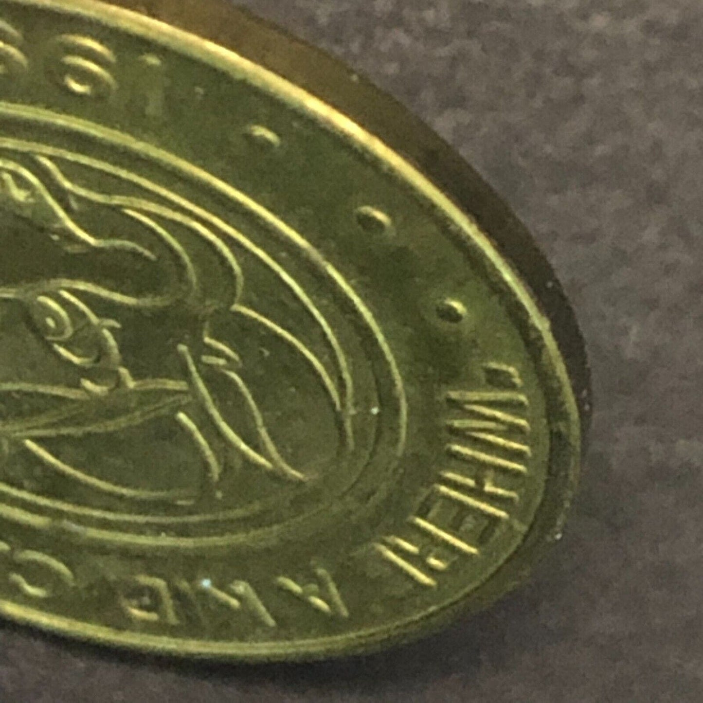 Chuck E. Cheese Brass 25c Arcade Token 1999 - 25mm