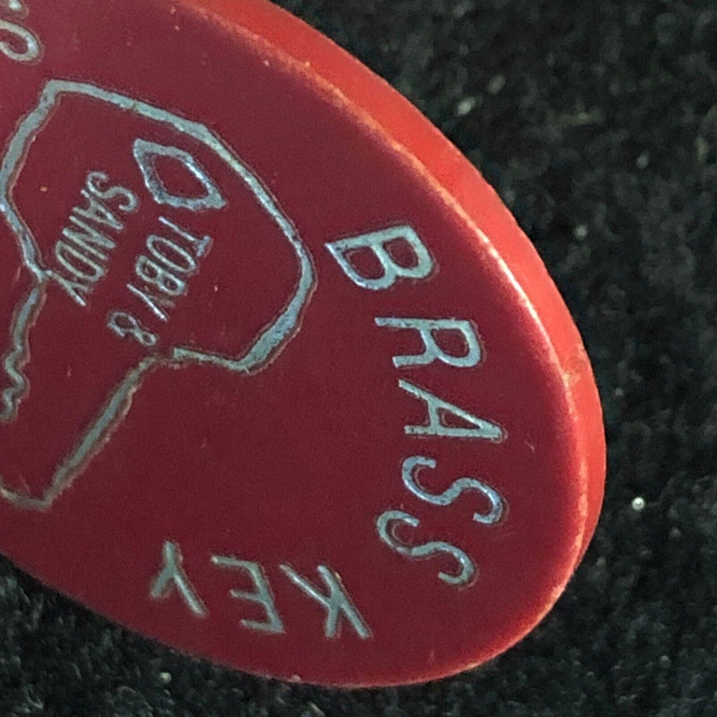 Brass Key Toby & Sandy Sunbury, PA Plastic G/F Whiskey Token 28mm c1983-90's