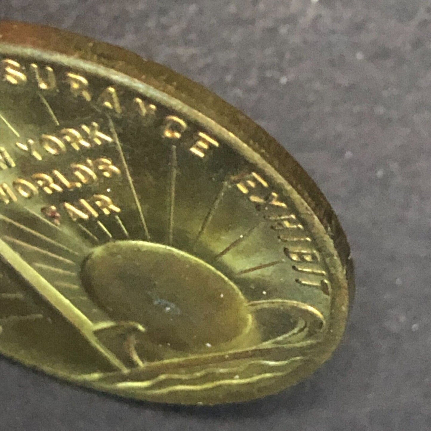 39-40 New York World's Fair Metropolitan Life Exhibit Spinner Token Trylon 32mm