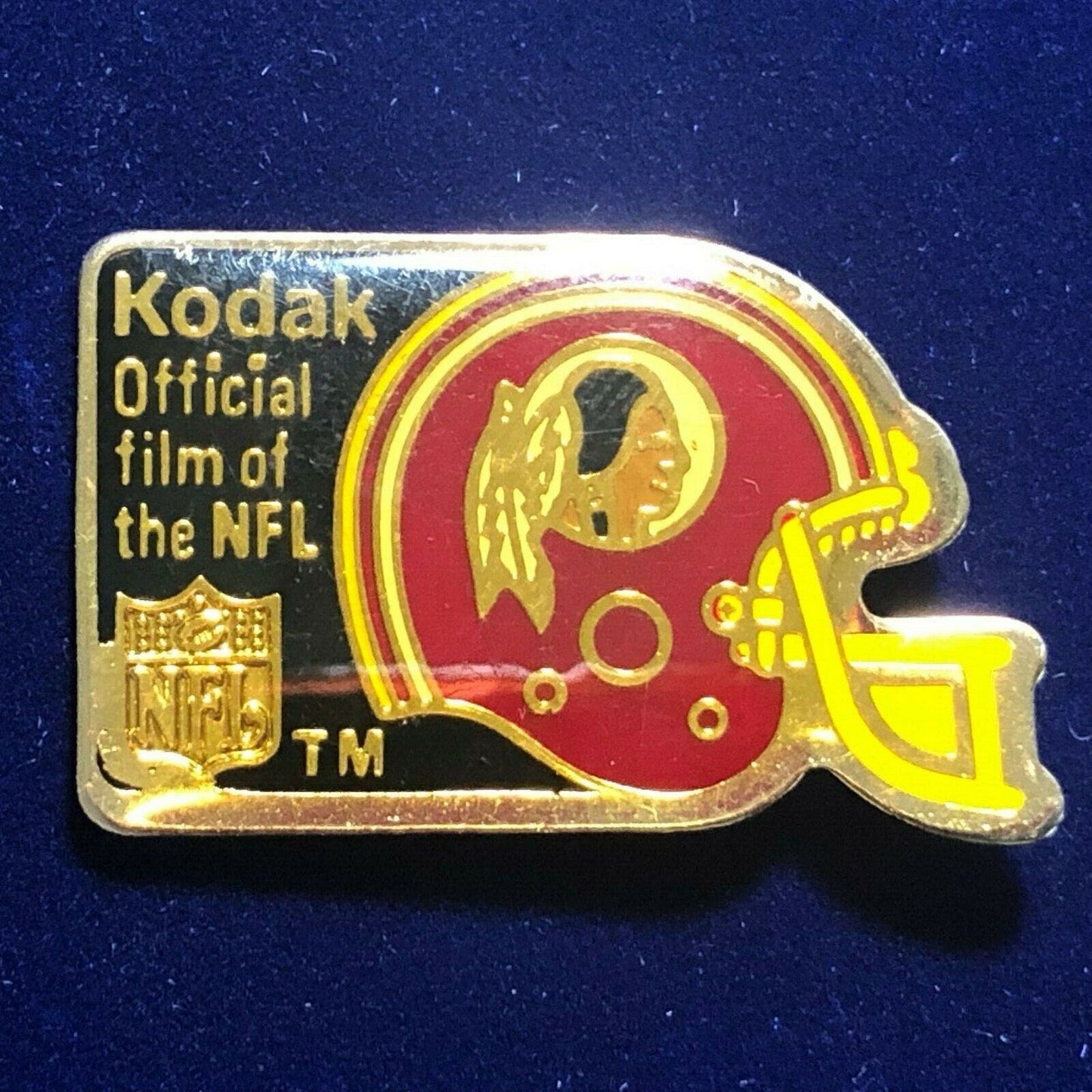 1989 Kodak Lapel Hat Pin - Official Film of The NFL Team Helmet Wash. Redskins