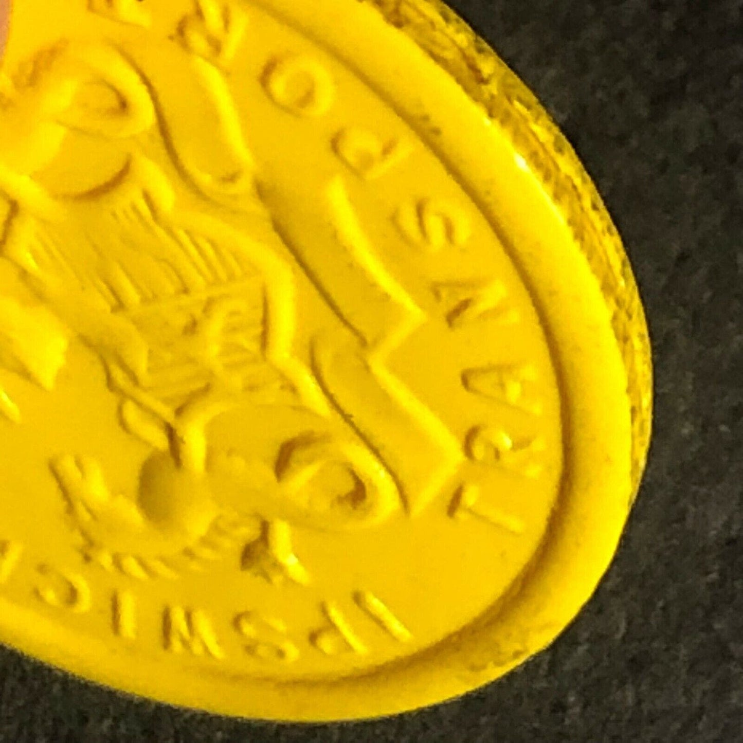 Ipswich England Plastic Transport Token Yellow 2D 21mm c50's-60's