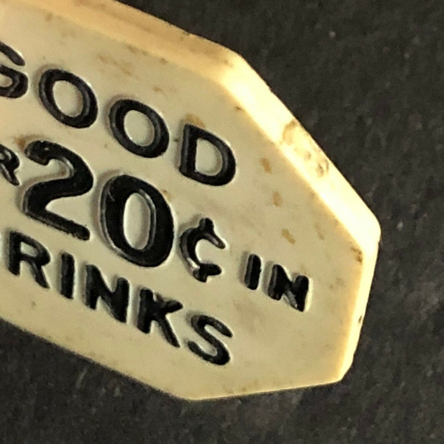 Dutch Inn Plastic G/F 20c In Drinks Octagon Token c1960's-70's 23mm
