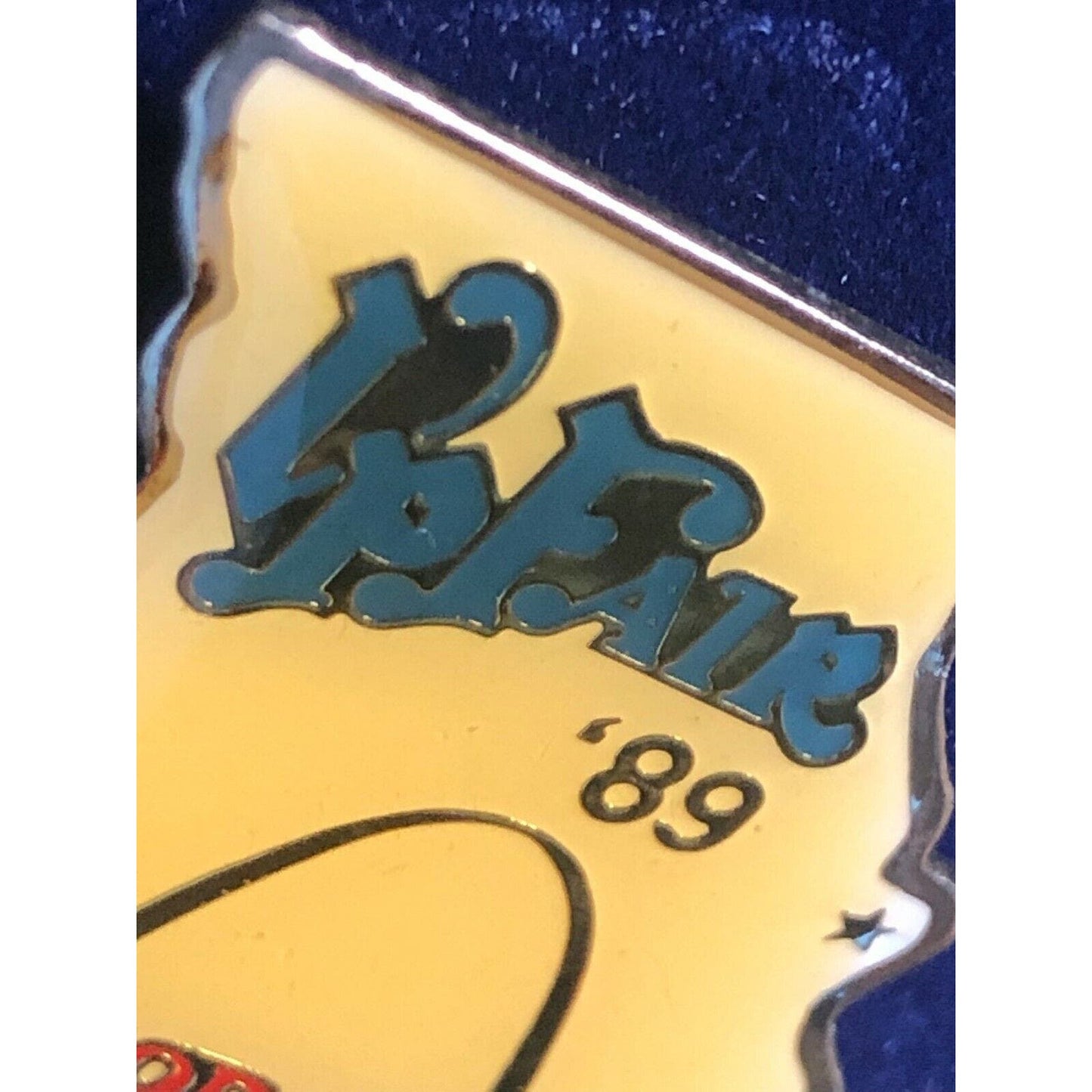 1989 Kodak Lapel Hat Pin - LP Fair w/ Gold Arch Missouri ?? Yellow