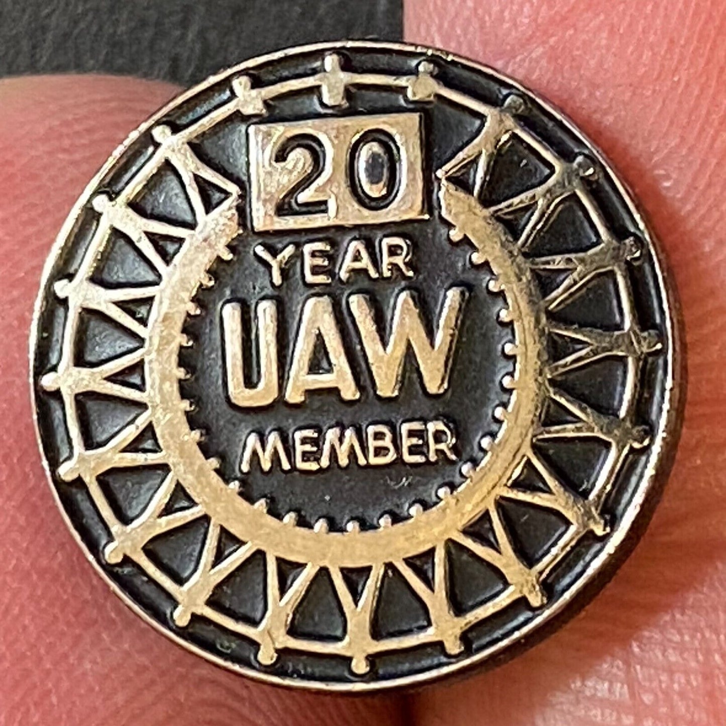 UAW 20 Year Member Lapel Pin 16mm