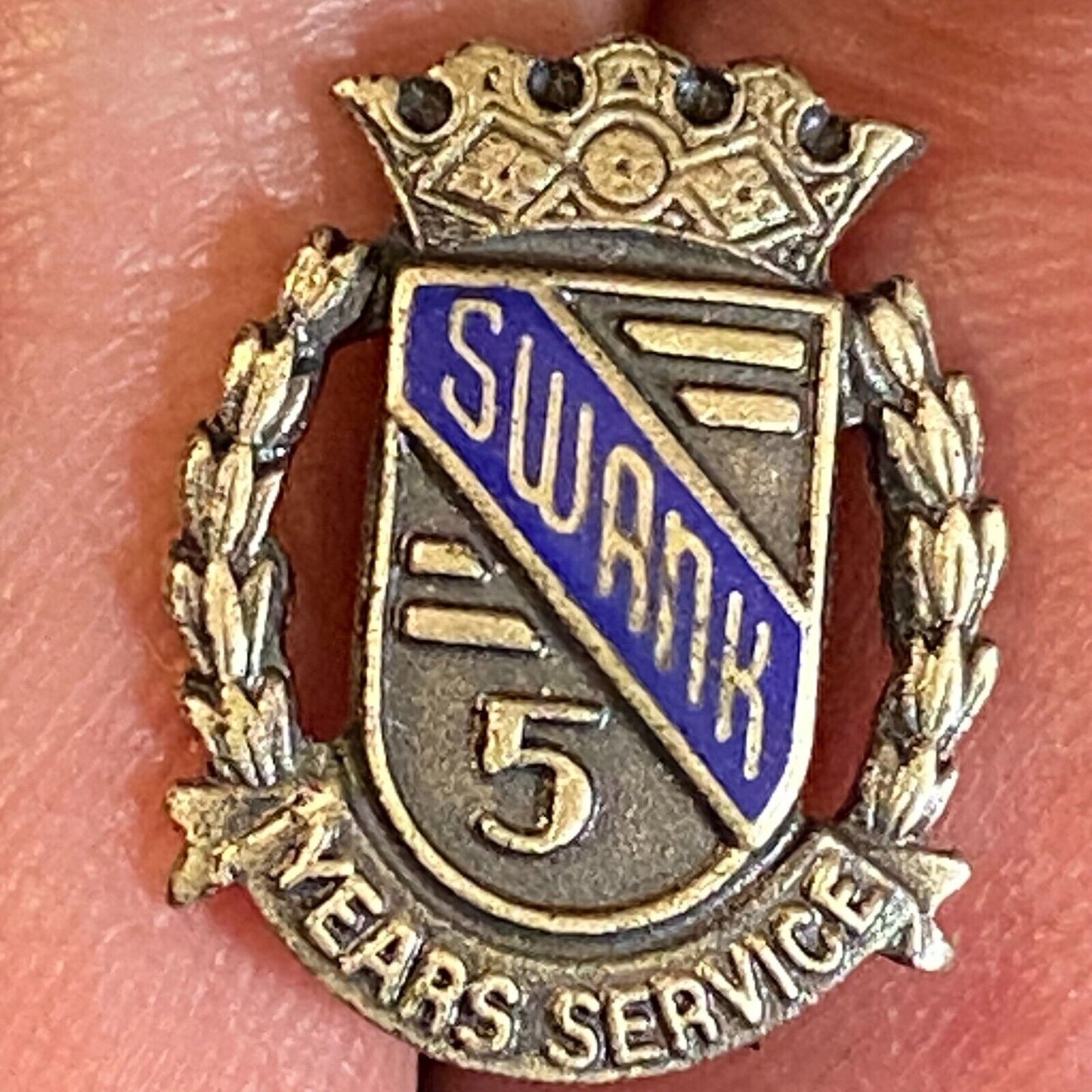 Swank 5 Years Service Crown Crested Wreath Color Enameled Lapel Pin 14mm