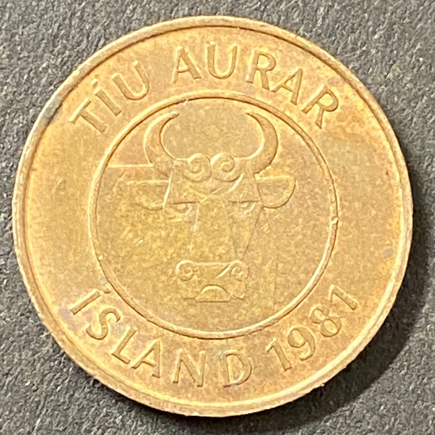 Tiu Aurar Island 1981 "10" Cents Iceland Coin 17mm (#1)
