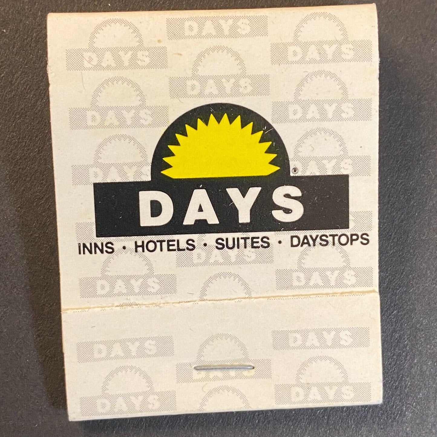 Days Inn Hotels Inn Near Full (-1) Matchbook c1974-80's VGC