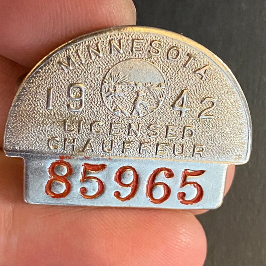 1942 Minnesota Licensed Chauffeur Badge Metal Pin Back Driver #85965