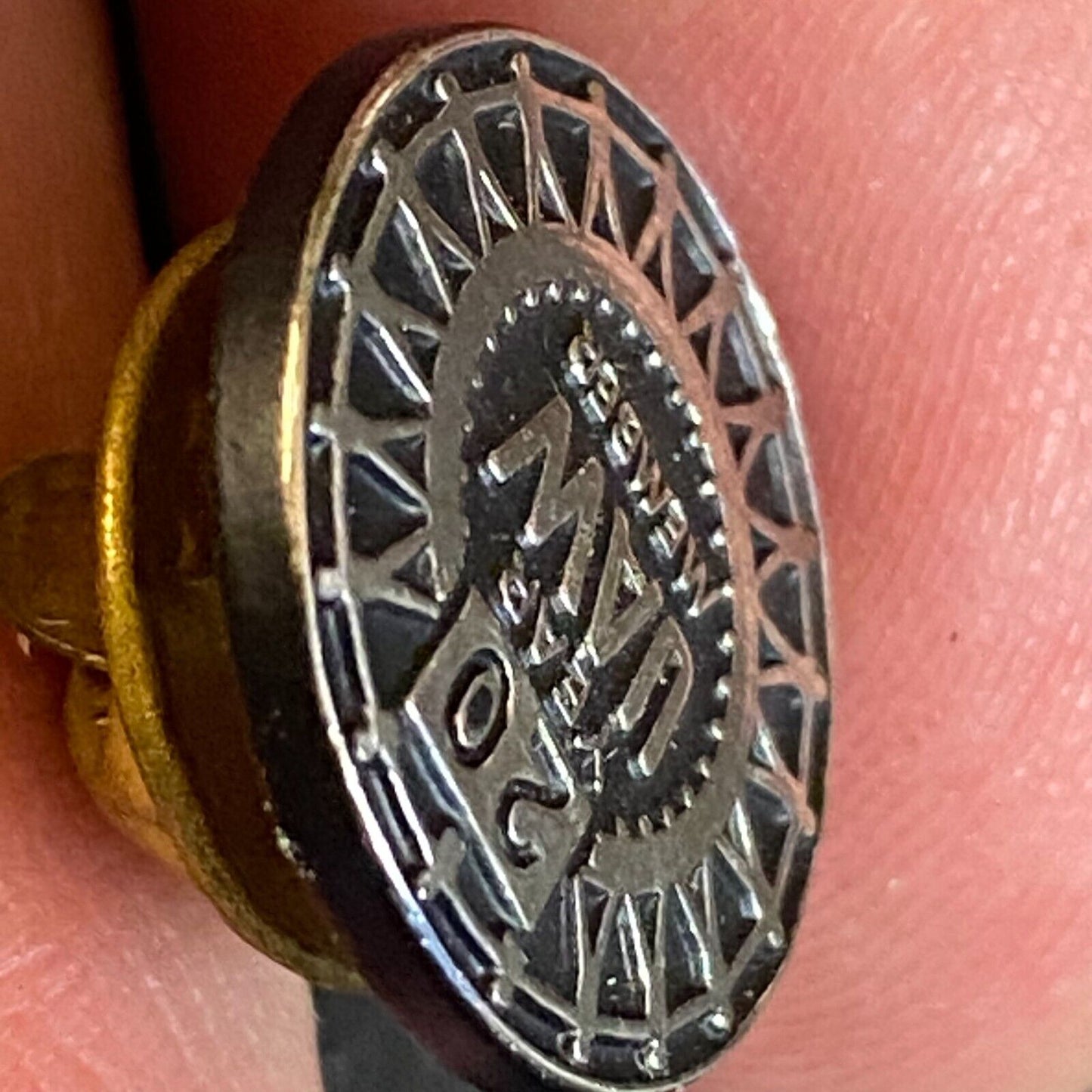 UAW 20 Year Member Lapel Pin 16mm