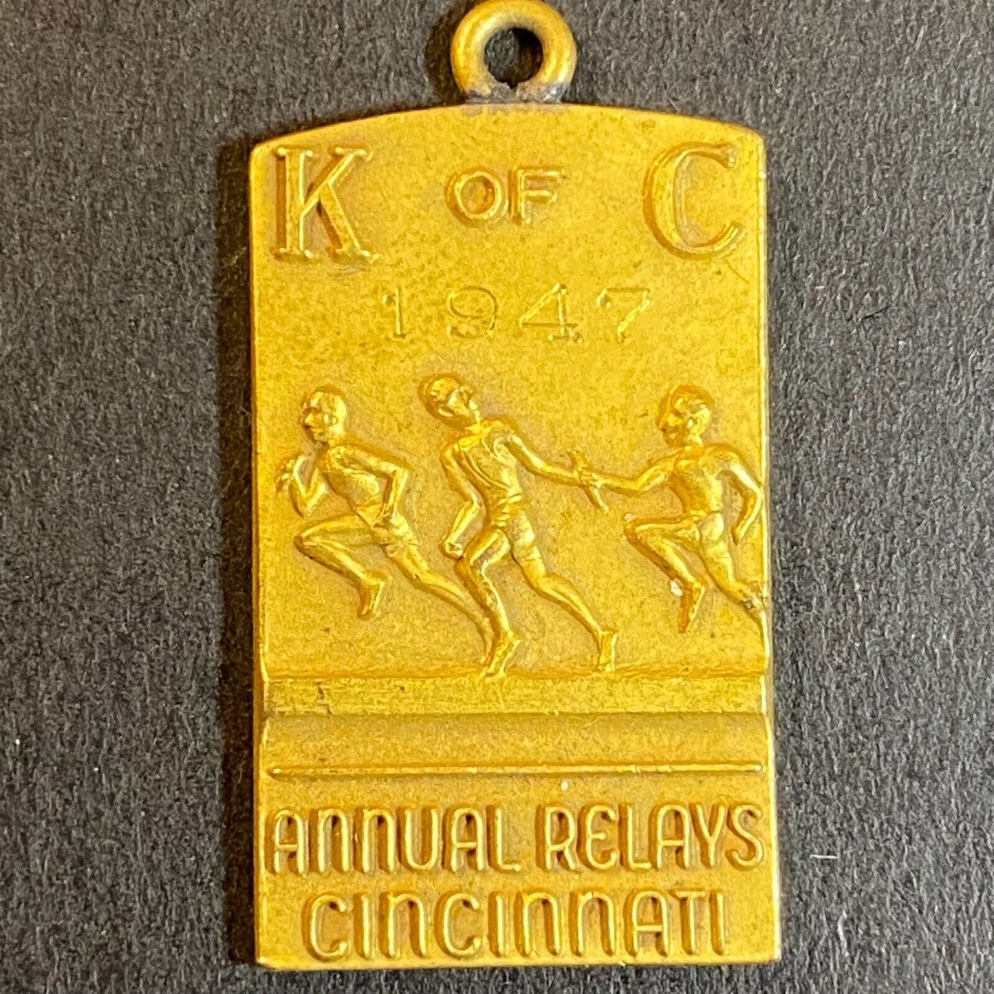 K of C 1947 Annual Relays Cincinnati Medal / Pendant 17mm x 32mm 7g Knights