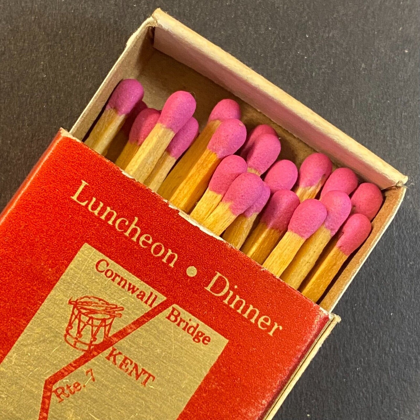 Fife'n Drum Restaurant Tavern & Gift Shop Kent, CT Vintage Matchbox VGC