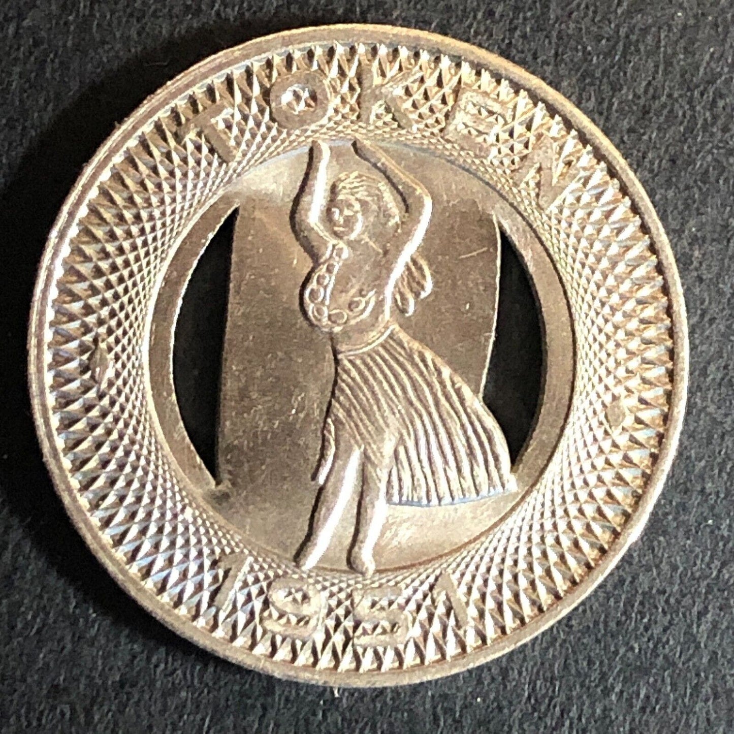 Honolulu Rapid Transit Co. Ltd. 1951 WM Hula Girl Token 23mm VGC