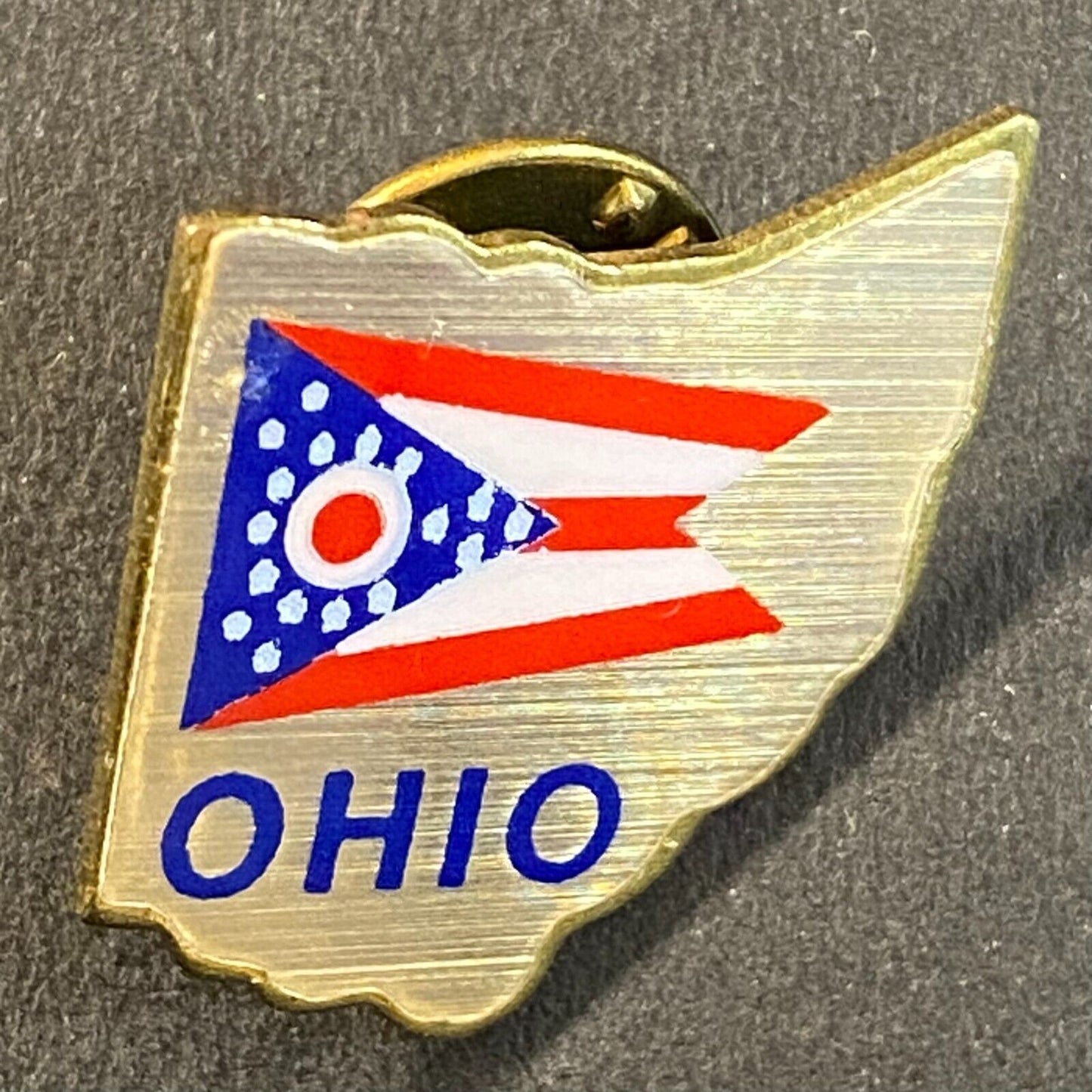 "Ohio" State Shaped Lapel Pinback w/ Ohio Burgee Swallowtail Flag Art