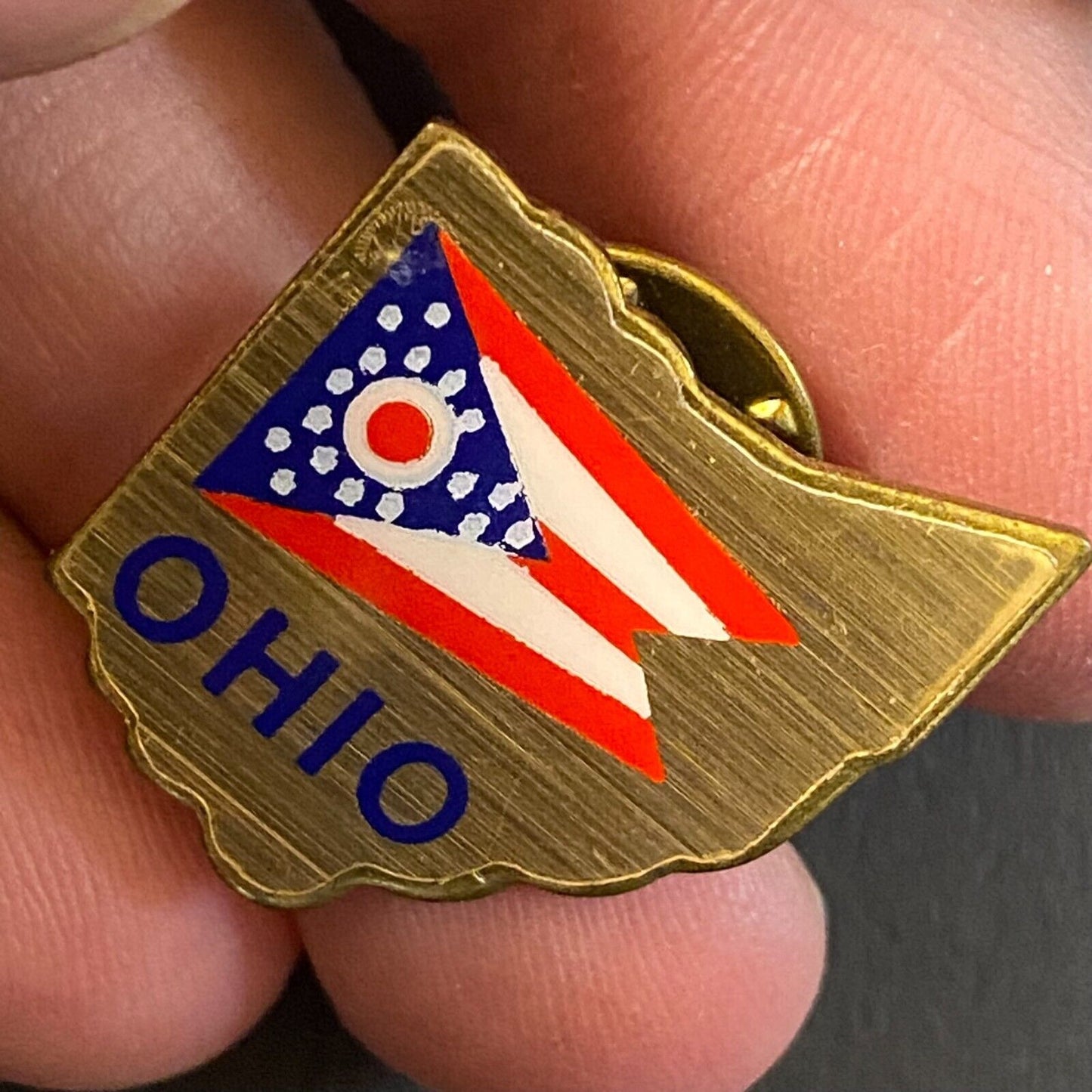 "Ohio" State Shaped Lapel Pinback w/ Ohio Burgee Swallowtail Flag Art