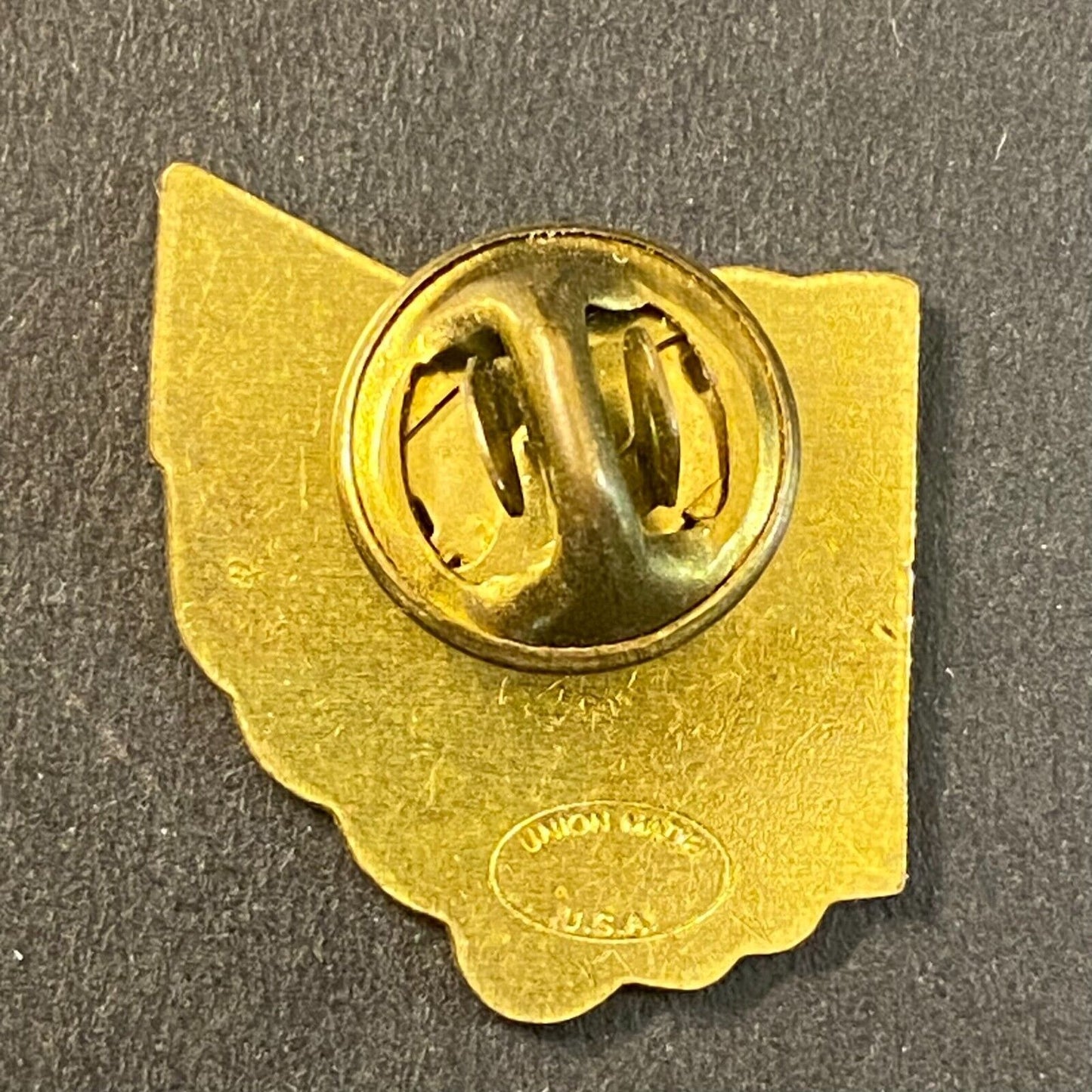 "Ohio" State Shaped Lapel Pinback w/ Ohio Burgee Swallowtail Flag Art