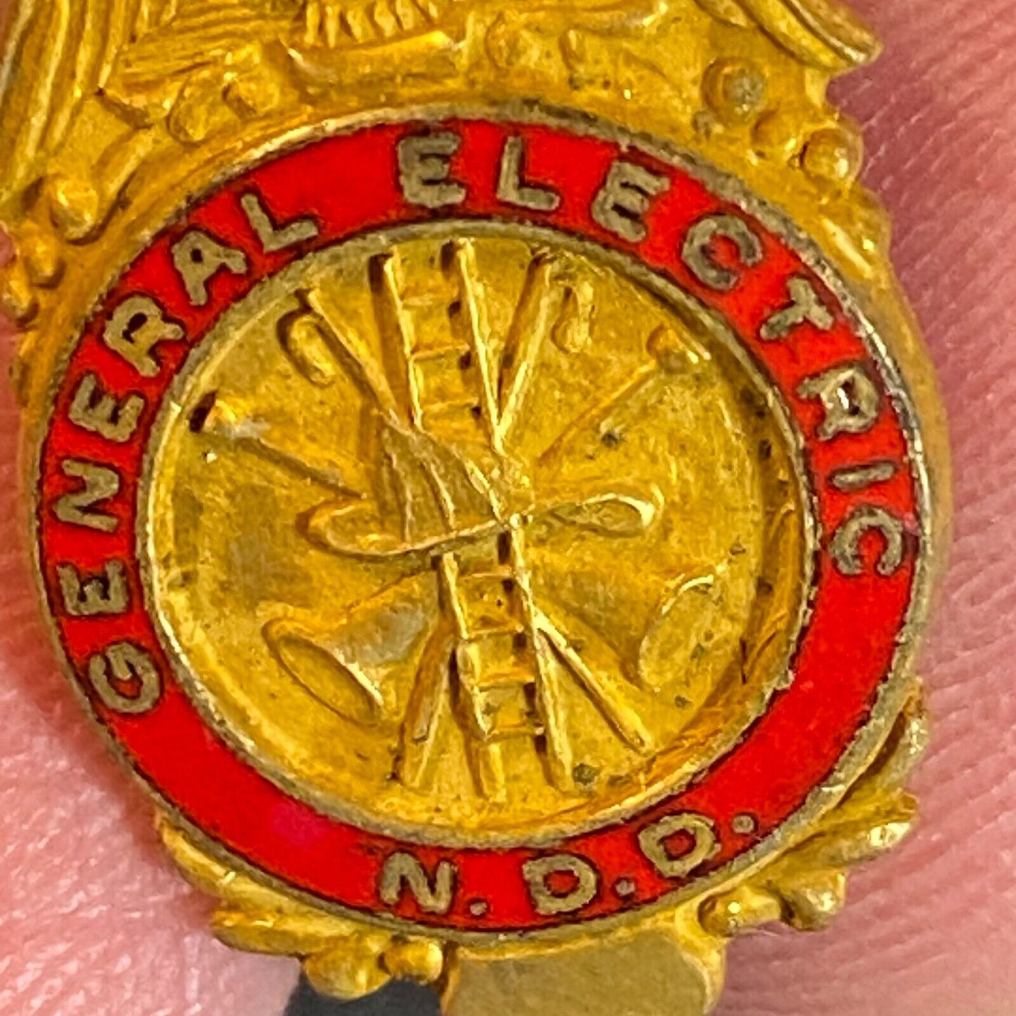 "General Electric N.D.D." Enameled Gold Tone Lapel Pin 22mm Scarce VGC