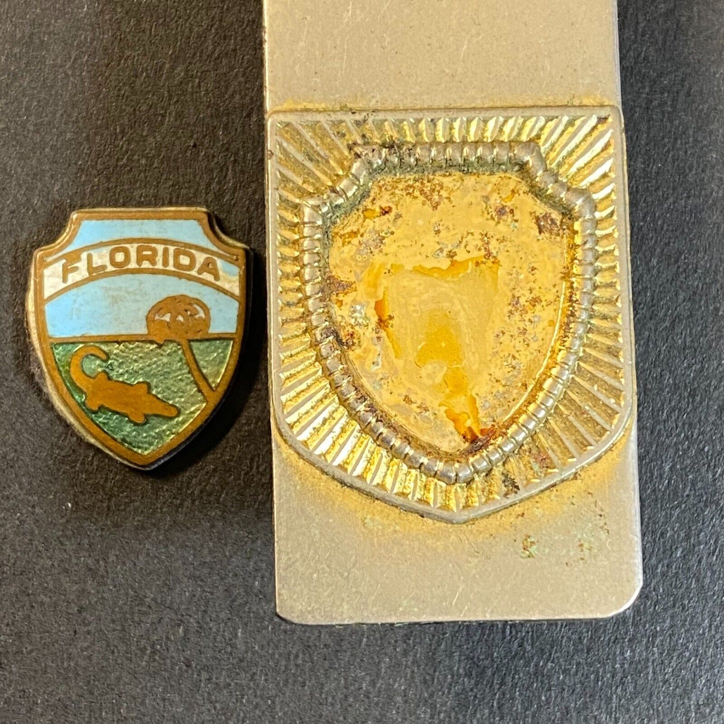 Florida Alligator Palm Tree Blue Sky Money Clip w/ Enameled Badge c1940's-50's