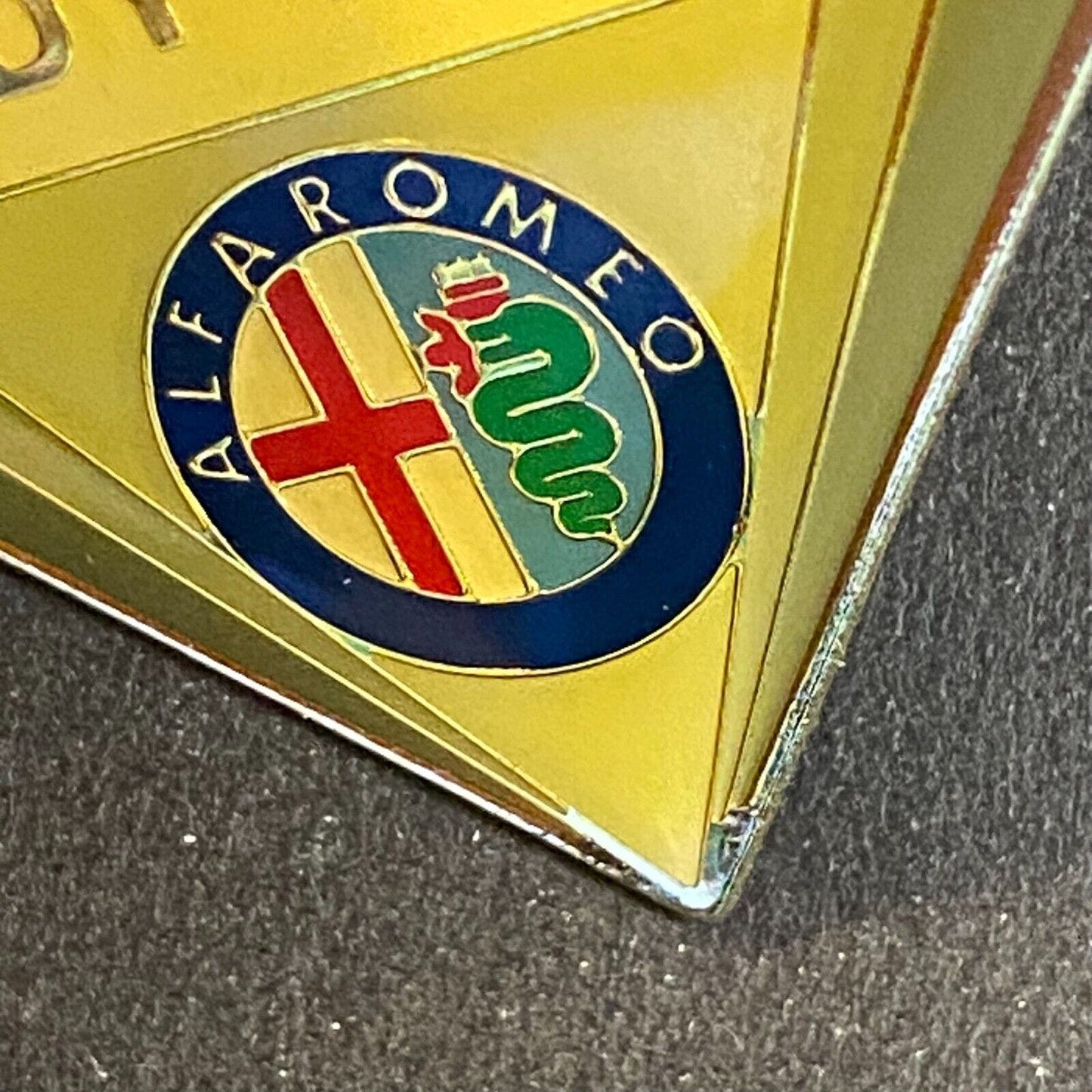Alfa Romero Alfa / Corse Indy 1991 Enameled Lapel Pin 4-Leaf Clover 50mm VGC
