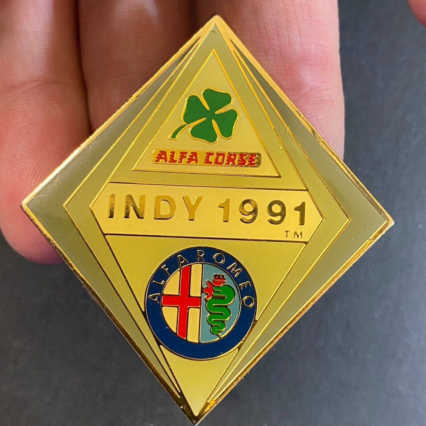 Alfa Romero Alfa / Corse Indy 1991 Enameled Lapel Pin 4-Leaf Clover 50mm VGC