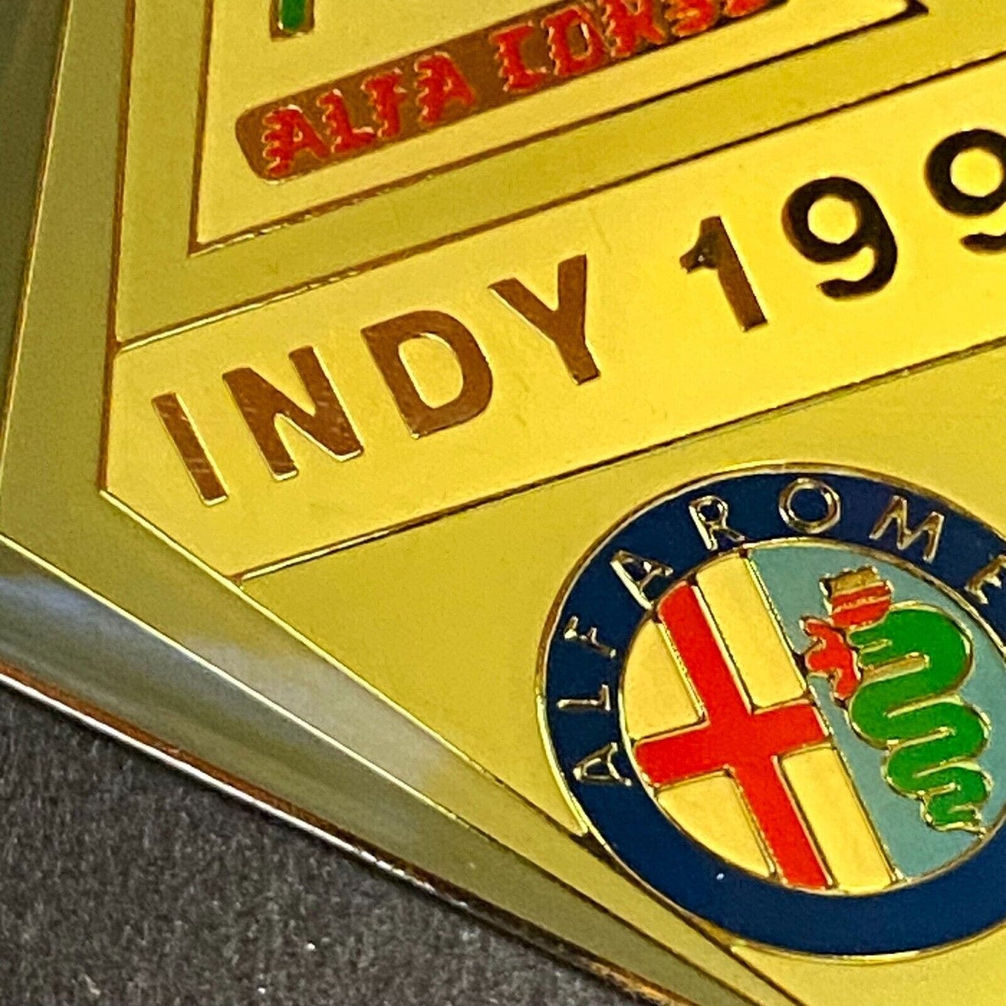 Alfa Romero Alfa / Corse Indy 1991 Enameled Lapel Pin 4-Leaf Clover 50mm VGC