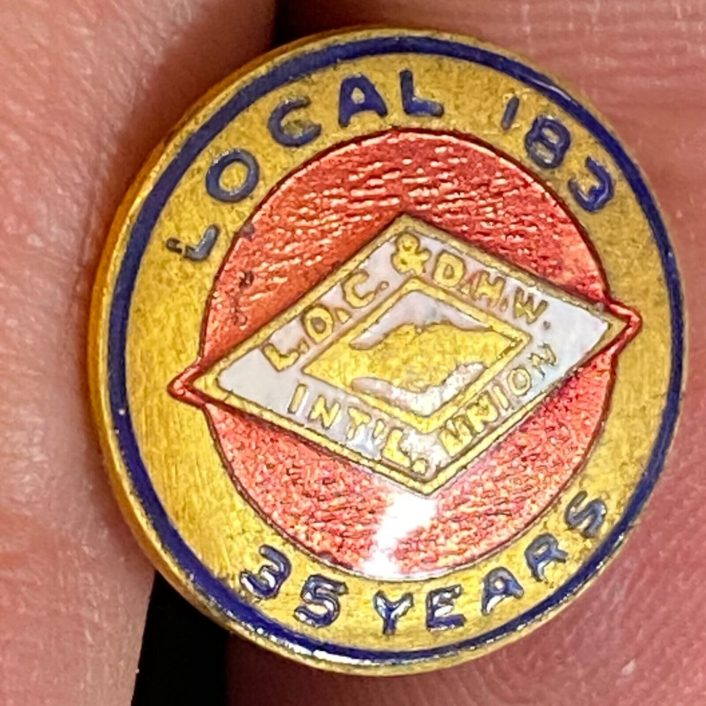 L.O.C. & D.H.W. Int'l Union 35 Years Handshake Color Enameled Lapel Pin 14mm