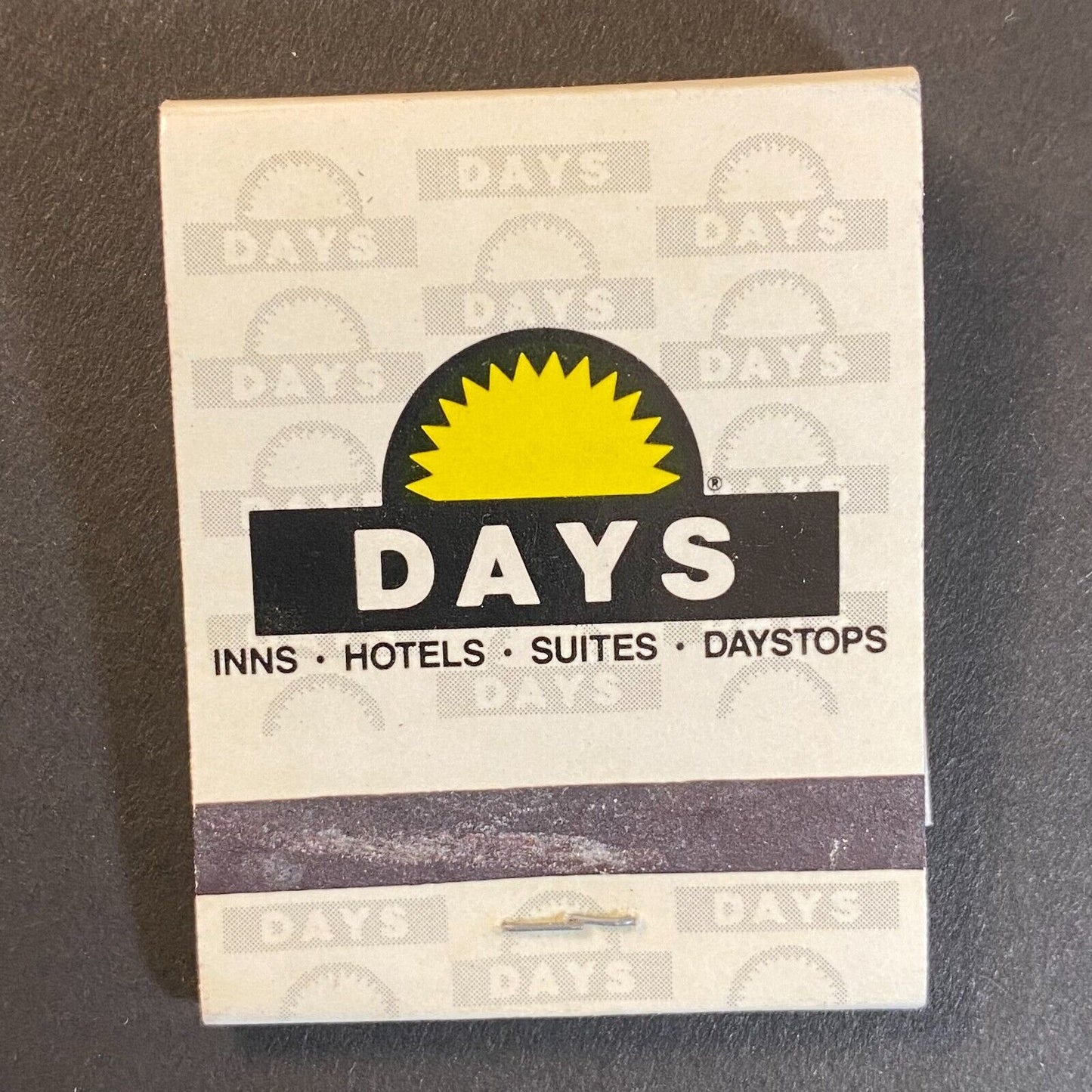 Days Inn Hotels Inn Near Full (-1) Matchbook c1974-80's VGC