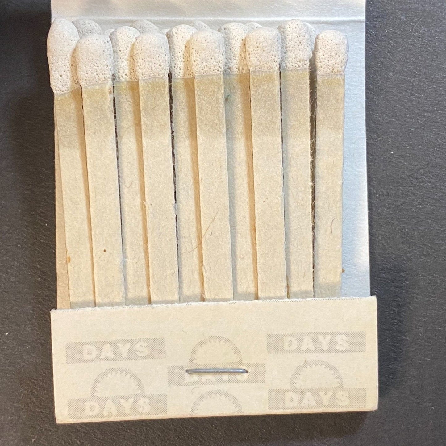 Days Inn Hotels Inn Near Full (-1) Matchbook c1974-80's VGC