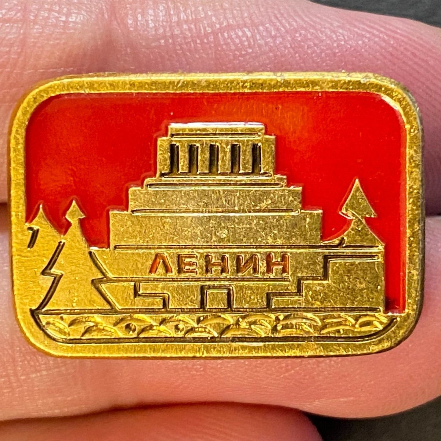 Russian USSR Vintage Enameled Lapel Pin Lenin's Tomb - Marked 10K