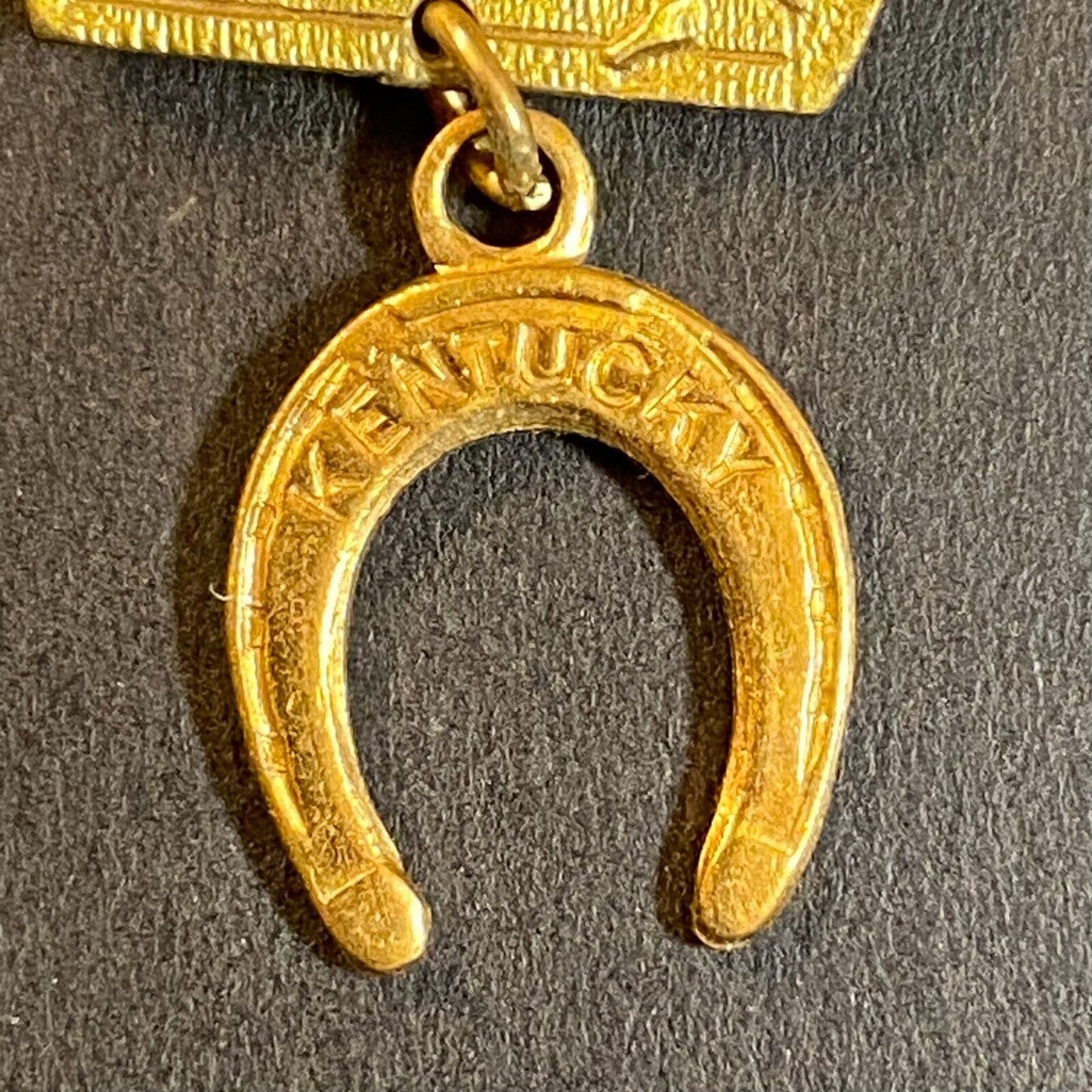 c1930's-40's Football Pinback w/ Dangling "Kentucky" Horseshoe 19mm x 22mm