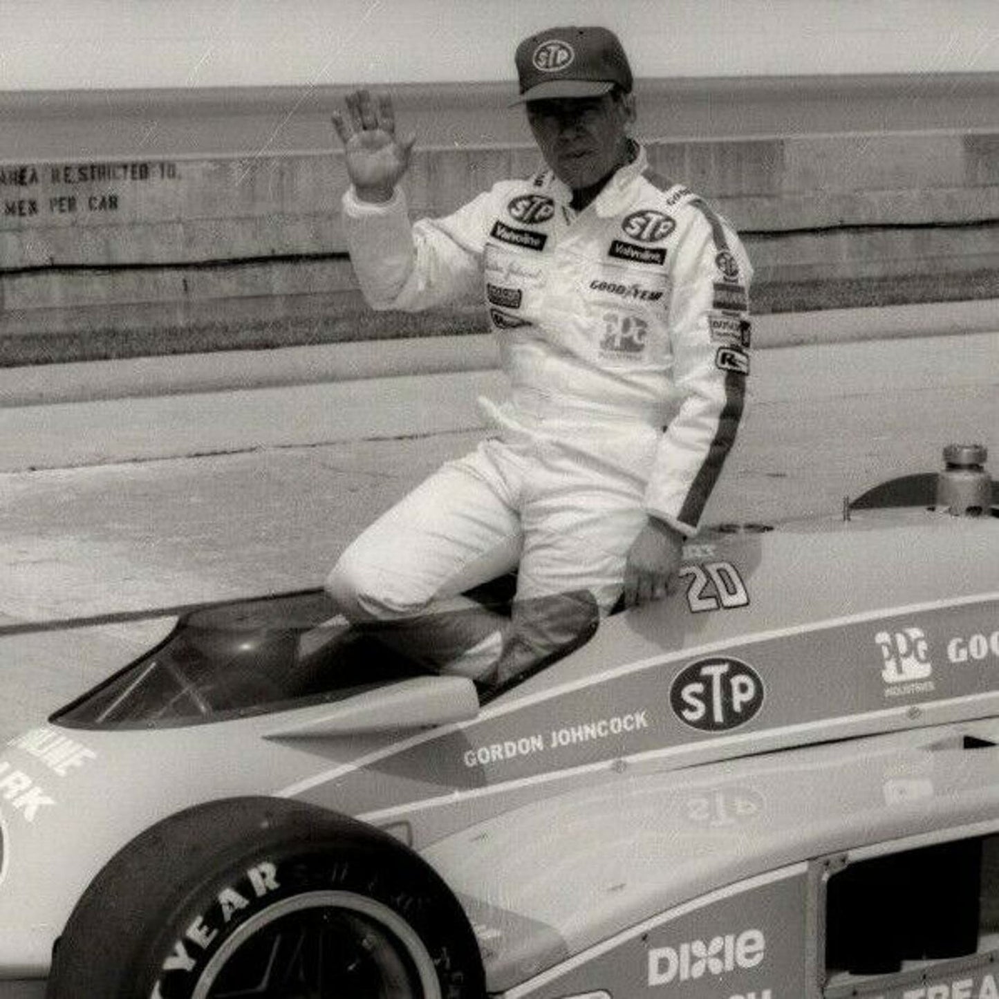 Gordon Johncock Indy 500 Winner 1982 8 x 10 Glossy B&W Photograph VGC