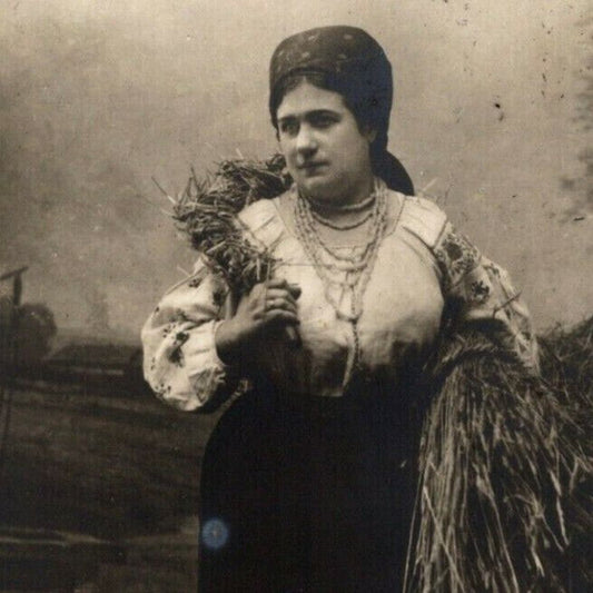 c1913 Vintage Russian RPPC* Stage / Screen Actress Postcard (4464)