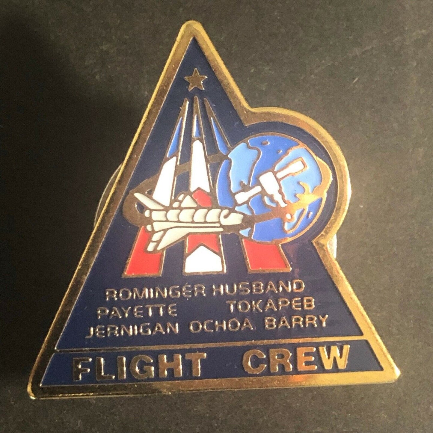 Scarce Official NASA Shuttle Flight Crew Mission Lapel Pin - STS 96 Discovery