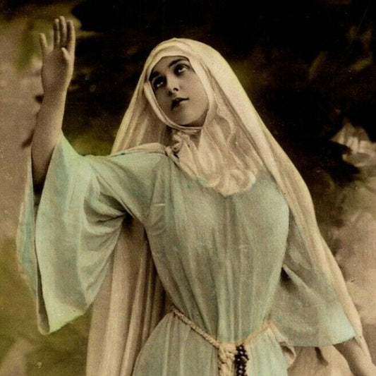 c1907 Vintage Russian Theatre / Stage / Film Actress Postcard (4234)