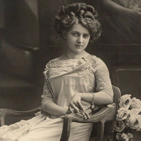 c1910 Vintage Russian RPPC* Theatre / Stage / Screen Actress Postcard (4380)