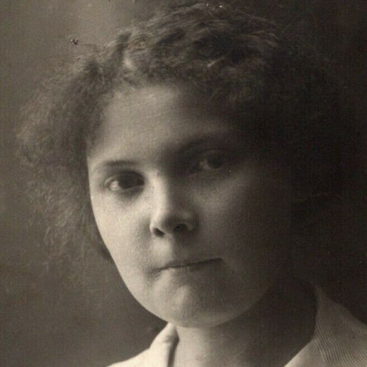 c1910 Vintage Russian RPPC* Theatre / Stage / Screen Actress Postcard (4423)