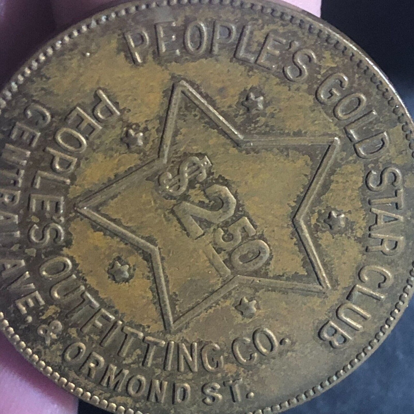 Dearborn, MI People's Outfitting Co. $2.50 Brass Token Gold Star 32mm