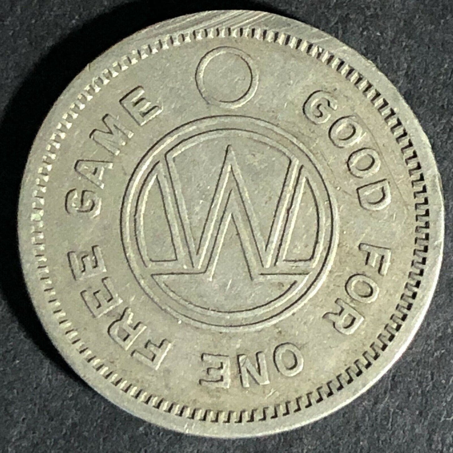 G/F One Free Game "W" (W.E. & S Co.) Arcade Game Token 22mm c1980's-90's