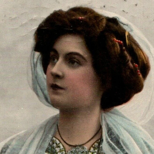 c1911 Vintage Russian Performance Theatre Film Actress Postcard (4231)