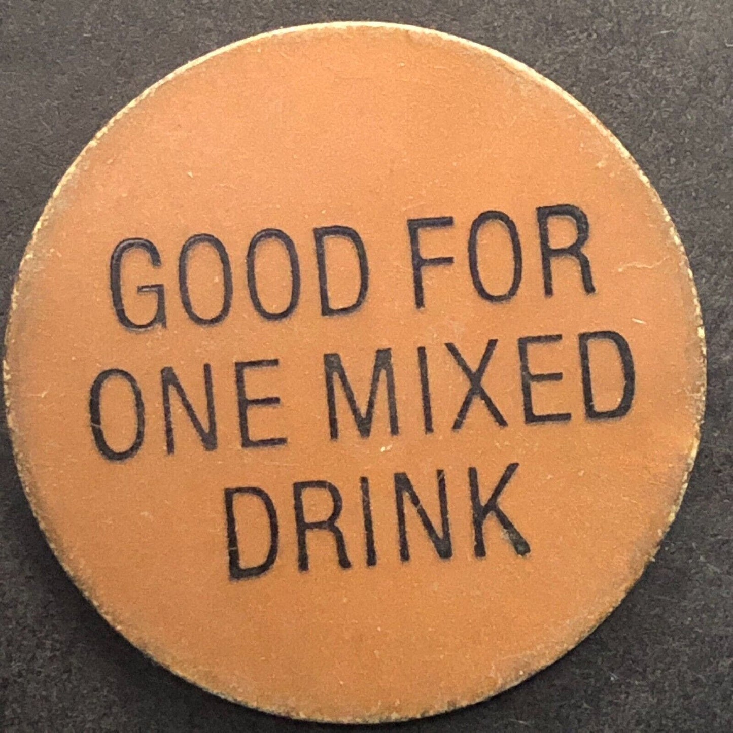 Winona, MN Kelli's Korner Plastic G/F One Mixed Drink Token 28.5mm c1970's-80's