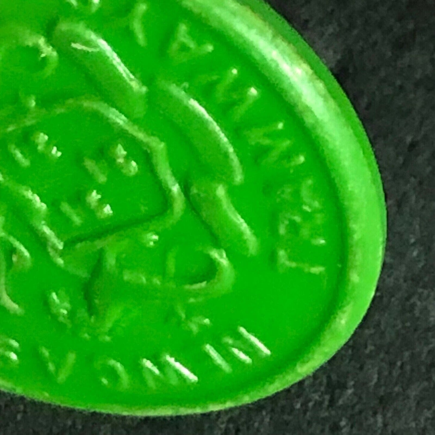 New Castle Tramways England Plastic Transit Token Olive Green 3D 21mm c50's-60's