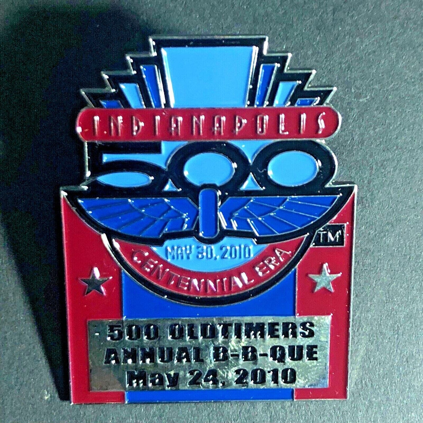 2010 Indy 500 Oldtimers Old Timers Annual BBQ Enameled Lapel Hat Pin NOS Scarce